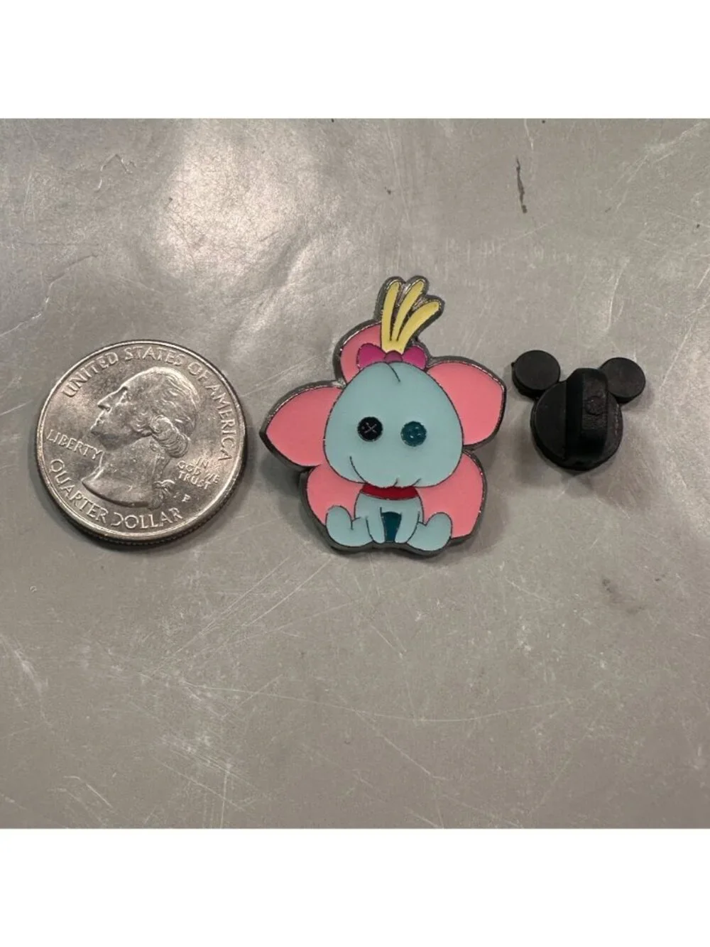 Disney Scrump Lilo Stitch Trading Pin Pink Flower Badge Jewelry